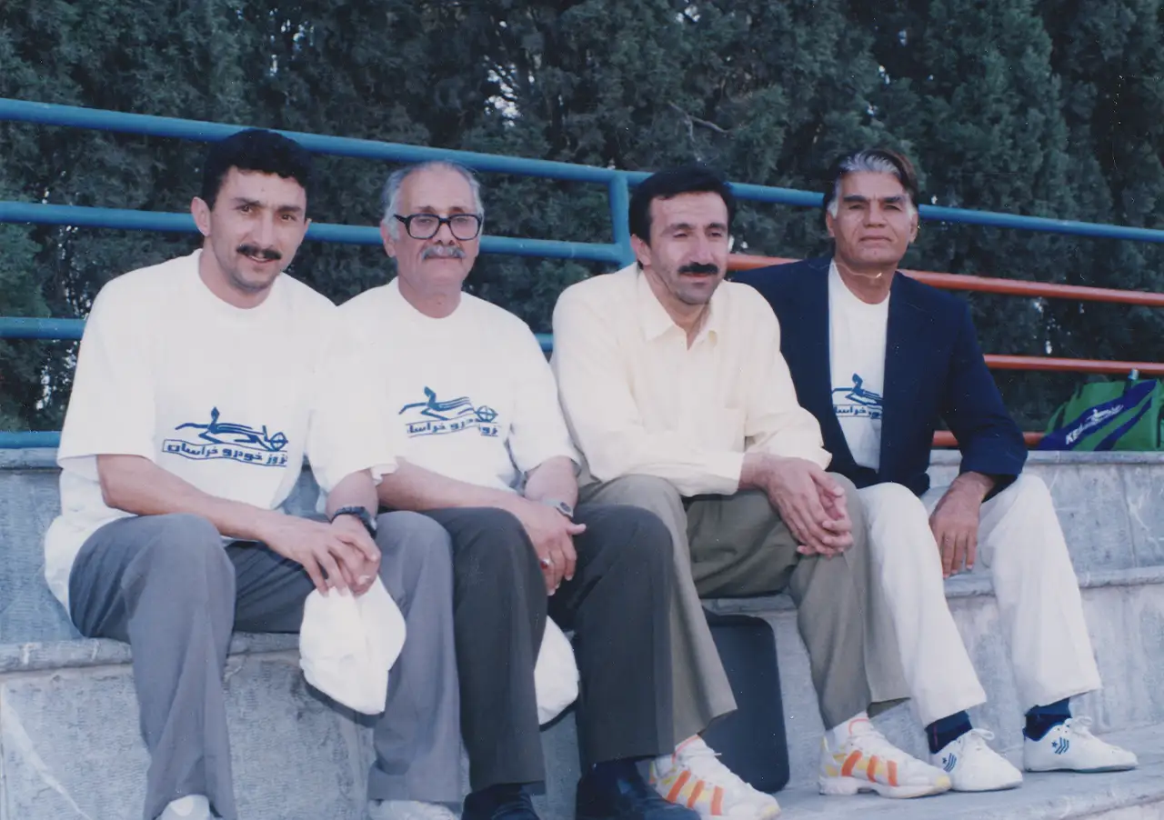 Manouchehr Shamshiri with Iran's national athletics team and coaching staff